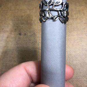 Used size 8 silver leaf ring. Originally from TJ Max.